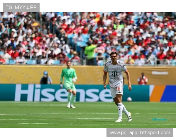 拜仁侧翼传中引发禁区混战并获回报 拜仁侧翼传中引发禁区混战并获回报