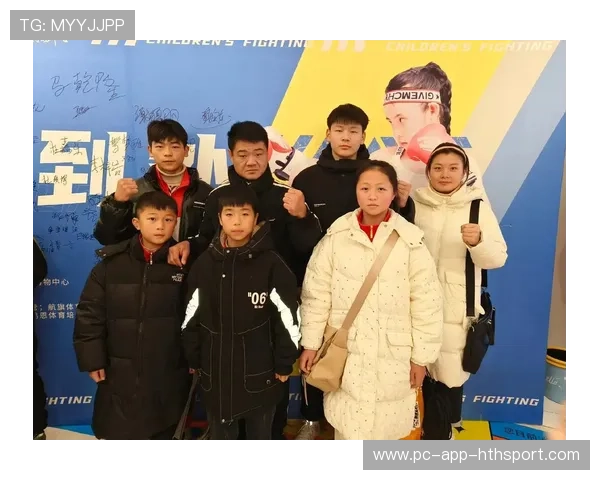 格斗赛事闪电旋踢命中心口结束比赛：极致对决背后的训练与热潮