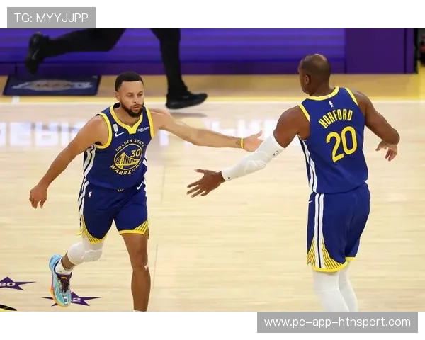 勇士外线再度爆发，库里手感火热，勇士为库里创的是什么战术