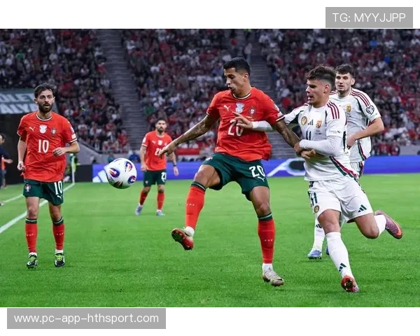 足球边路渗透战术让对手防线崩裂