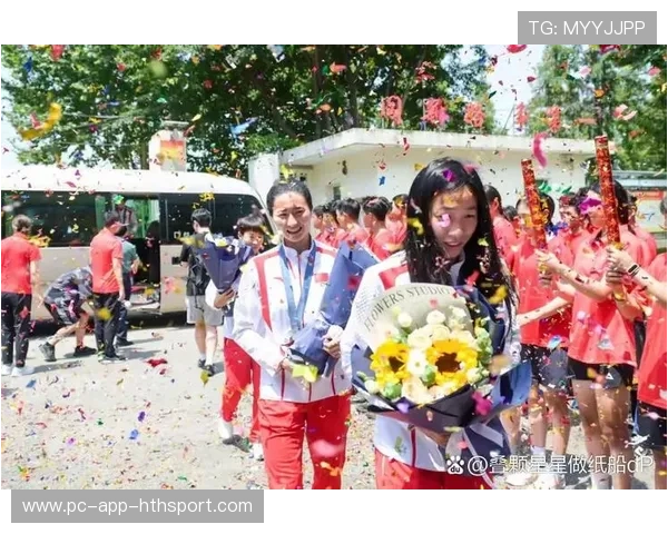 观众高喊站起来,他真的站了 观众高喊站起来,他真的站了